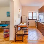 Apartamento Lovely In With Kitchen
