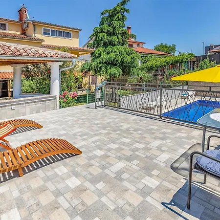 Amazing In With Swimming Pool *