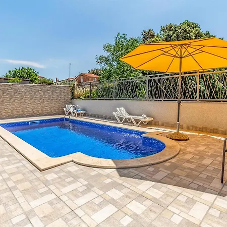 Amazing In With Swimming Pool